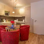 H&h Im Herzen Der Stadt Teilweise Mit Balkon Ruhig Zentral Modern Mit Kueche Апартаменты *
