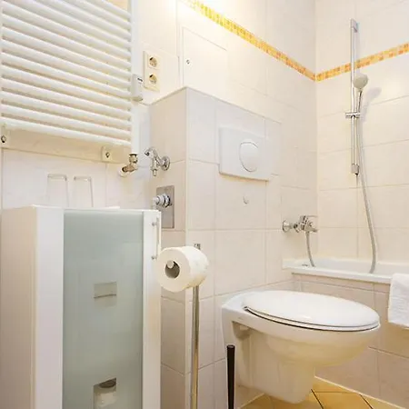 H&h Im Herzen Der Stadt Teilweise Mit Balkon Ruhig Zentral Modern Mit Kueche Apartament