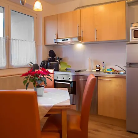 H&h Im Herzen Der Stadt Teilweise Mit Balkon Ruhig Zentral Modern Mit Kueche