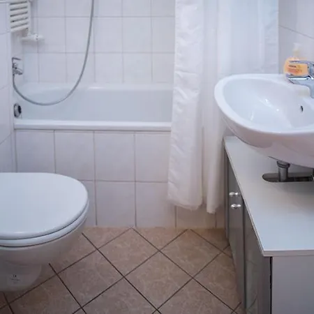 H&h Im Herzen Der Stadt Teilweise Mit Balkon Ruhig Zentral Modern Mit Kueche Apartament